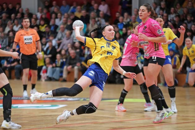 Handball, 2 Alsco HBF HC Leipzig Füchse Berlin 04 01 2026 Lisa Lammich 76, HC Leipzig at goal throw 2 Alsco Handball Bundesliga Frauen, HBF, Saison 2025 2026, 12 Spieltag HC Leipzig vs Füchse Berlin am 04 01 2026 in der Sporthalle Brüderstraße Leipzig Copyright: xBEAUTIFULxSPORTS JanxKaeferx