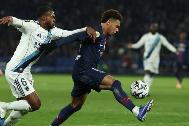 FBL FRA LIGUE1 Paris Saint Germain Paris FC Otavio Paris FC , DÃ sirÃ DouÃ Paris Saint Germain during the French L1 football match between Paris Saint Germain PSG and Paris FC at Parc des Princes on January 04, 2026 in Paris France Copyright: JoaquimxFerreira