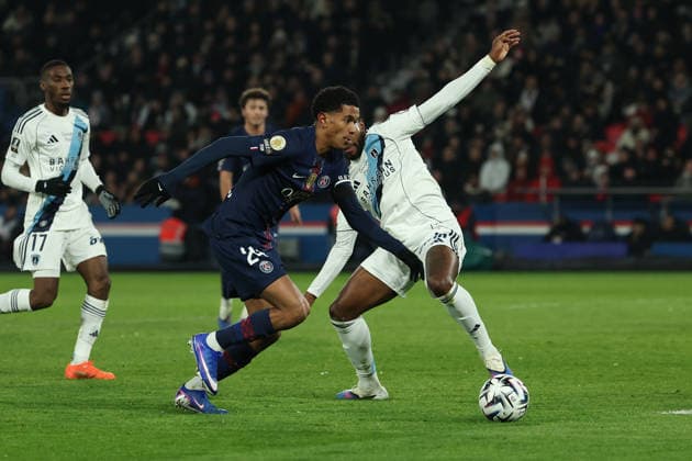 FBL FRA LIGUE1 Paris Saint Germain Paris FC Senny Mayulu Paris Saint Germain , Otavio Paris FC during the French L1 football match between Paris Saint Germain PSG and Paris FC at Parc des Princes on January 04, 2026 in Paris France Copyright: JoaquimxFerreira