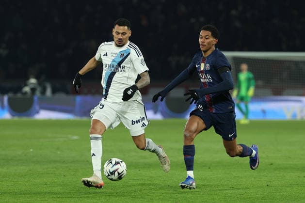 FBL FRA LIGUE1 Paris Saint Germain Paris FC Timothee Kolodziejczak Paris FC , Senny Mayulu Paris Saint Germain during the French L1 football match between Paris Saint Germain PSG and Paris FC at Parc des Princes on January 04, 2026 in Paris France Copyright: JoaquimxFerreira