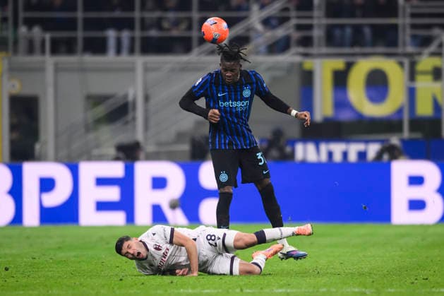 FC Internazionale v Bologna FC - Serie A Yann Bisseck of FC Internazionale competes for a header with Nicolo Cambiaghi of Bologna FC during the Serie A football match between FC Internazionale and Bologna FC. Milan Italy Copyright: xNicolòxCampox