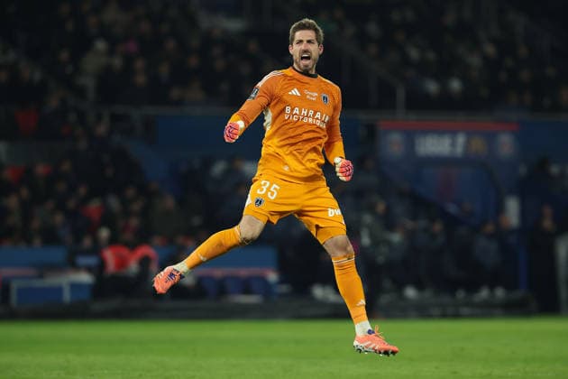 FBL FRA LIGUE1 Paris Saint Germain Paris FC golakeeper Kevin Trapp Paris FC celebrat the Goal 1 1 during the French L1 football match between Paris Saint Germain PSG and Paris FC at Parc des Princes on January 04, 2026 in Paris France Copyright: JoaquimxFerreira