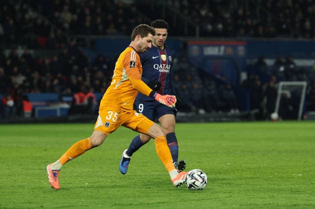 FBL FRA LIGUE1 Paris Saint Germain Paris FC golakeeper Kevin Trapp Paris FC , Goncalo Ramos Paris Saint Germain during the French L1 football match between Paris Saint Germain PSG and Paris FC at Parc des Princes on January 04, 2026 in Paris France Copyright: JoaquimxFerreira