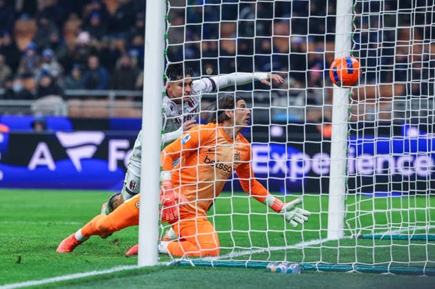 FC Internazionale vs Bologna FC Serie A 2025 26 04 01 2026 Santiago Castro of Bologna FC scores a goal during Serie A 2025 26 football match between FC Internazionale and Bologna FC at San Siro Stadium in Milan Copyright: xBEAUTIFULxSPORTS Carabellix