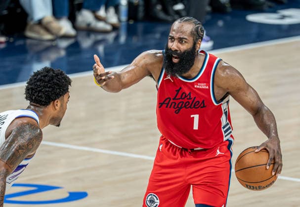 January 1, 2026, Inglewood, California, United States: January 1st 2026: Los Angeles, CA, USA: LA Clippers point guard JAMES HARDEN (1) arguing with the referee during the 2nd quarter of the Clippers vs Jazz in Los Angeles. Inglewood United States - ZUMAt169 20260101_zep_t169_007 Copyright: xConnorxTerryx