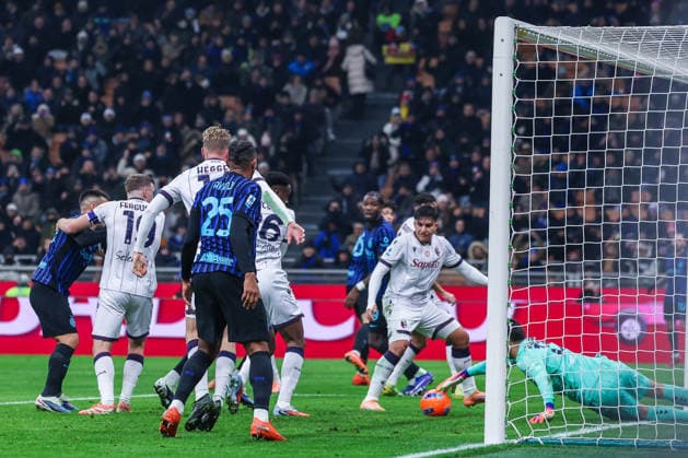 CALCIO - Serie A - Inter - FC Internazionale vs Bologna FC Federico Ravaglia of Bologna FC seen in action during Serie A 2025 26 football match between FC Internazionale and Bologna FC at San Siro Stadium in Milan Milan Italy  Copyright: xIPAxSport ABACAx