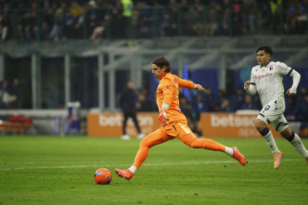 CALCIO - Serie A - Inter - FC Internazionale vs Bologna FC Yann Sommer of FC Inter during the Italian Serie A, 2025 26 season, football match between FC Inter and Bologna FC on 04 January 2026, at Giuseppe Meazza Stadium, San Siro, Milan, Italy. Photo Nderim KACELI Milan Italy  Copyright: xIPAxSport ABACAx