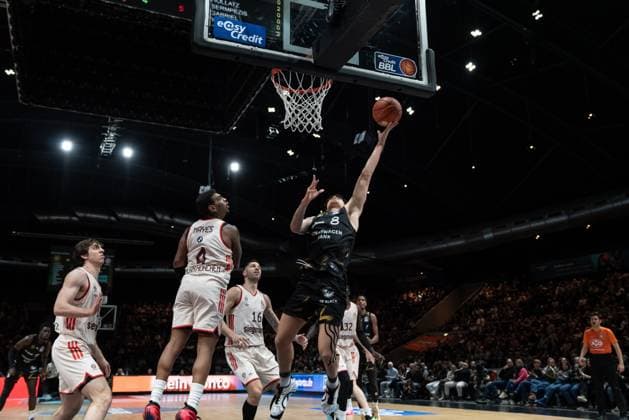 Playing action with Joshua Obiesie 8, Basketball Lions Braunschweig at the basket and Xavier Rathan Mayes 4 FC Bayern Basketball and Justinian Jessup 10 FC Bayern Basketball at the basket Joshua Obiesie 8, Basketball Lions Braunschweig with layup Copyright: xFeyzullahxGökalp feyzofsportsx