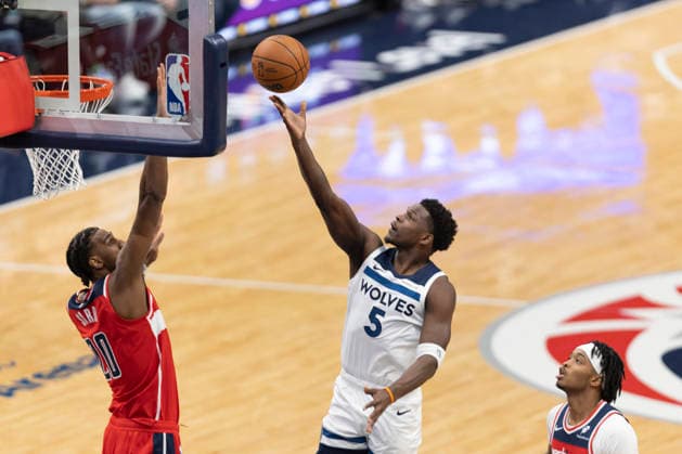 WASHINGTON, DC - JANUARY 04: Minnesota Timberwolves guard Anthony Edwards (5) lays the ball during a game between Minnesota Timberwolves and Washington Wizards on January 4, 2026 at the Capital One Arena in Washington, DC. (Photo by Charles Brock Icon Sportswire) NBA, Basketball Herren, USA JAN 04 Minnesota Timberwolves at Washington Wizards EDITORIAL USE ONLY Icon260104004