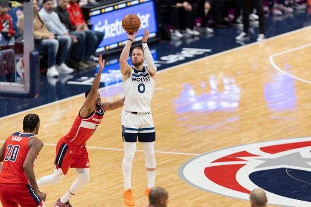WASHINGTON, DC - JANUARY 04: Minnesota Timberwolves guard Donte Divincenzo (0) shoots a three during a game between Minnesota Timberwolves and Washington Wizards on January 4, 2026 at the Capital One Arena in Washington, DC. (Photo by Charles Brock Icon Sportswire) NBA, Basketball Herren, USA JAN 04 Minnesota Timberwolves at Washington Wizards EDITORIAL USE ONLY Icon260104007