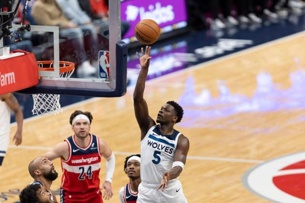 WASHINGTON, DC - JANUARY 04: Minnesota Timberwolves guard Anthony Edwards (5) lays the ball during a game between Minnesota Timberwolves and Washington Wizards on January 4, 2026 at the Capital One Arena in Washington, DC. (Photo by Charles Brock Icon Sportswire) NBA, Basketball Herren, USA JAN 04 Minnesota Timberwolves at Washington Wizards EDITORIAL USE ONLY Icon260104008