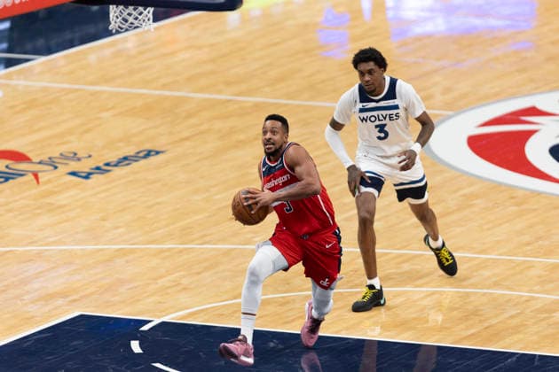 WASHINGTON, DC - JANUARY 04: Washington Wizards guard CJ McCollum (3) attacks the rim during a game between Minnesota Timberwolves and Washington Wizards on January 4, 2026 at the Capital One Arena in Washington, DC. (Photo by Charles Brock Icon Sportswire) NBA, Basketball Herren, USA JAN 04 Minnesota Timberwolves at Washington Wizards EDITORIAL USE ONLY Icon260104021