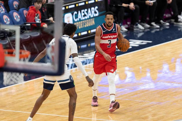 WASHINGTON, DC - JANUARY 04: Washington Wizards guard CJ McCollum (3) waits for a play to develop during a game between Minnesota Timberwolves and Washington Wizards on January 4, 2026 at the Capital One Arena in Washington, DC. (Photo by Charles Brock Icon Sportswire) NBA, Basketball Herren, USA JAN 04 Minnesota Timberwolves at Washington Wizards EDITORIAL USE ONLY Icon260104022