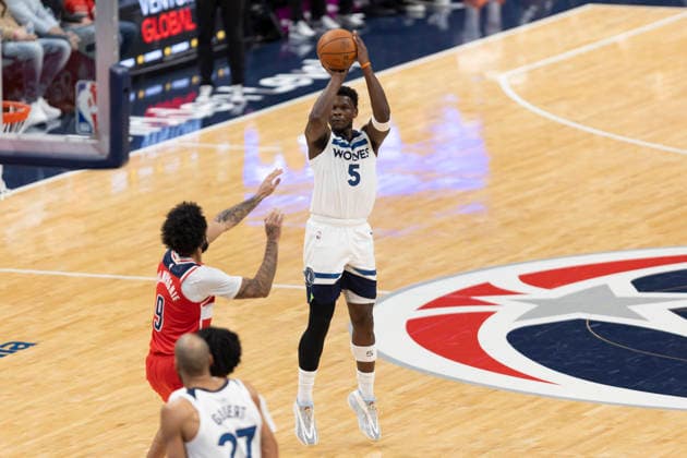 WASHINGTON, DC - JANUARY 04: Minnesota Timberwolves guard Anthony Edwards (5) shoots a three during a game between Minnesota Timberwolves and Washington Wizards on January 4, 2026 at the Capital One Arena in Washington, DC. (Photo by Charles Brock Icon Sportswire) NBA, Basketball Herren, USA JAN 04 Minnesota Timberwolves at Washington Wizards EDITORIAL USE ONLY Icon260104002