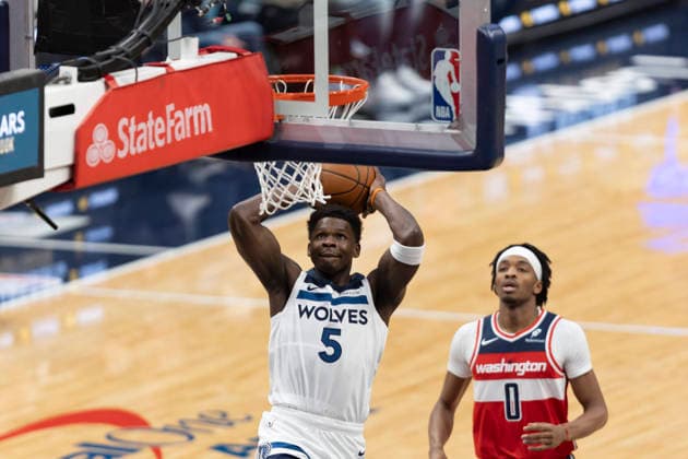 WASHINGTON, DC - JANUARY 04: Minnesota Timberwolves guard Anthony Edwards (5) dunks the ball on a fast break during a game between Minnesota Timberwolves and Washington Wizards on January 4, 2026 at the Capital One Arena in Washington, DC. (Photo by Charles Brock Icon Sportswire) NBA, Basketball Herren, USA JAN 04 Minnesota Timberwolves at Washington Wizards EDITORIAL USE ONLY Icon260104003