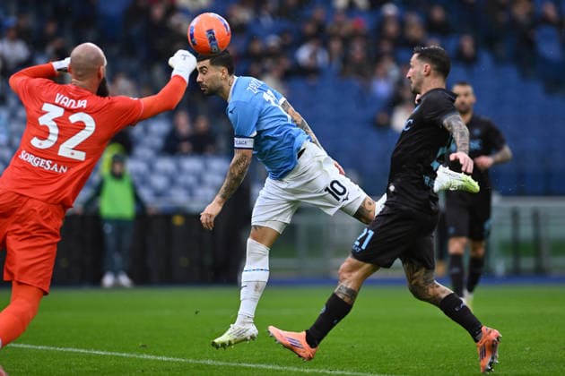 January 4, 2026, Rome, Italy: Mattia Zaccagni of Lazio and Vanja Milinkovic-Savic (L) of Napoli during the Serie A match between Lazio and Napoli at Stadio Olimpico Lazio 0 - 2 Napoli Rome Italy - ZUMAs197 20260104_aaa_s197_320 Copyright: xGennaroxMasix