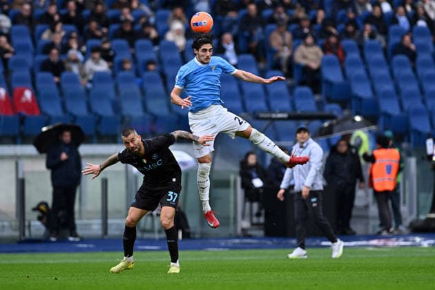 January 4, 2026, Rome, Italy: Leonardo Spinazzola (L) of Napoli and Matteo Cancellieri (R) of Lazio during the Serie A match between Lazio and Napoli at Stadio Olimpico Lazio 0 - 2 Napoli Rome Italy - ZUMAs197 20260104_aaa_s197_327 Copyright: xGennaroxMasix