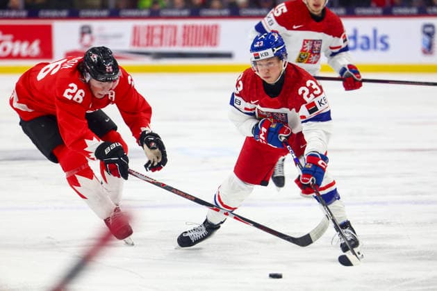 January 4, 2026, St. Paul, Minnesota, United States: Czechia forward TOMAS GALVAS (23) controls the puck while Canada forward COLE BEAUDOIN (26) reaches his stick out. Canada and Czechia faced off in the Semifinal round of the IIHF World Junior Championship on January 4th. Czechia was victorious 6-4. St. Paul United States - ZUMAt166 20260104_zsp_t166_086 Copyright: xMichaelxTurnerx
