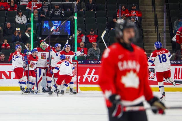 January 4, 2026, St. Paul, Minnesota, United States: Czechia players celebrate their win at the net. Canada and Czechia faced off in the Semifinal round of the IIHF World Junior Championship on January 4th. Czechia was victorious 6-4. St. Paul United States - ZUMAt166 20260104_zsp_t166_089 Copyright: xMichaelxTurnerx