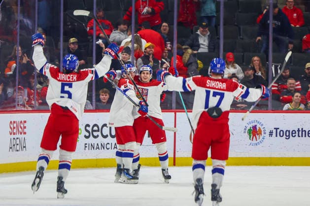 January 4, 2026, St. Paul, Minnesota, United States: Czechia players celebrate together after scoring a goal to take the lead 6-4. Canada and Czechia faced off in the Semifinal round of the IIHF World Junior Championship on January 4th. Czechia was victorious 6-4. St. Paul United States - ZUMAt166 20260104_zsp_t166_114 Copyright: xMichaelxTurnerx