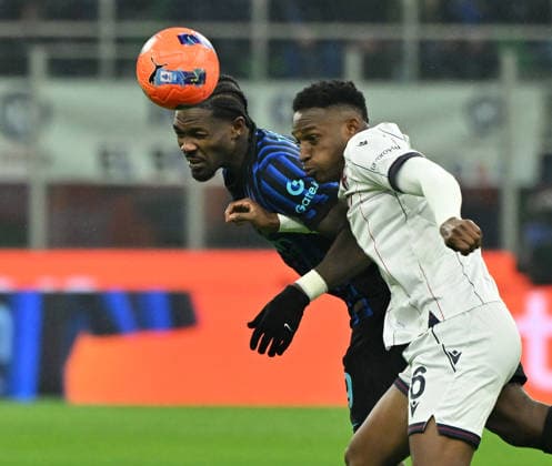 (260105) -- MILAN, Jan. 5, 2026 -- Inter Milan s Marcus Thuram (L) vies with Bologna s Jhon Lucumi during a Serie A football match between Inter Milan and Bologna in Milan, Italy, Jan. 4, 2026. (Photo by Xinhua) (SP)ITALY-MILAN-FOOTBALL-SERIE A-INTER MILAN VS BOLOGNA AlbertoxLingria 