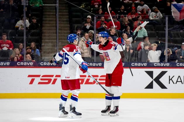 January 4, 2026, St. Paul, Mn, USA: Czechia s Vojtech Cihar (15) celebrates his goal with teammate Vaclav Nestrasil (14) during third period semifinal IIHF World Junior Hockey Championship action, in St. Paul, Minn., on Sunday, January 4, 2026. Canada News - January 4, 2026 - ZUMAc35_ 20260104_zaf_c35_071 Copyright: xChristopherxKatsarovx