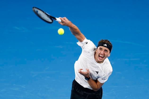 TENNIS UNITED CUP SYDNEY, Alexander Zverev of team Germany serves in his Group F singles match against Hubert Hurkacz of team Poland during day four of the 2026 United Cup at Ken Rosewall Arena in Sydney, Monday, January 5, 2026. ( NO ARCHIVING, EDITORIAL USE ONLY SYDNEY NEW SOUTH WALES AUSTRALIA  Copyright: xMARKxEVANSx 20260105195404472762