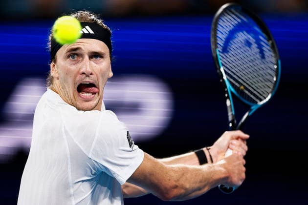 TENNIS UNITED CUP SYDNEY, Alexander Zverev of team Germany plays a backhand in his Group F singles match against Hubert Hurkacz of team Poland during day four of the 2026 United Cup at Ken Rosewall Arena in Sydney, Monday, January 5, 2026. ( NO ARCHIVING, EDITORIAL USE ONLY SYDNEY NEW SOUTH WALES AUSTRALIA  Copyright: xMARKxEVANSx 20260105173707237267
