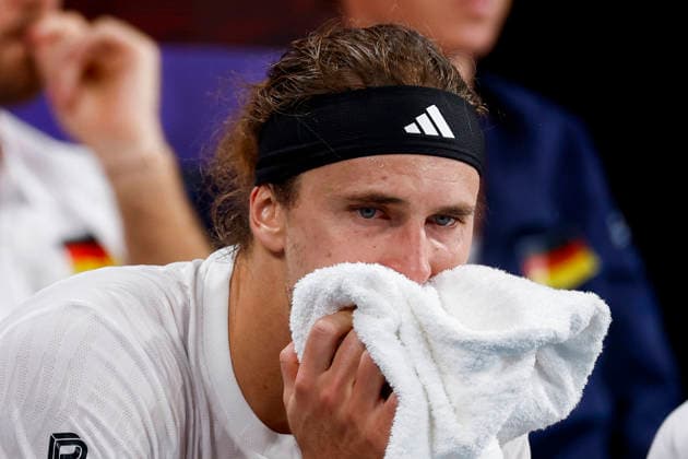 TENNIS UNITED CUP SYDNEY, Alexander Zverev of team Germany looks on in his Group F singles match against Hubert Hurkacz of team Poland during day four of the 2026 United Cup at Ken Rosewall Arena in Sydney, Monday, January 5, 2026. ( NO ARCHIVING, EDITORIAL USE ONLY SYDNEY NEW SOUTH WALES AUSTRALIA  Copyright: xMARKxEVANSx 20260105121396578059