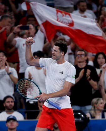 (260105) -- SYDNEY, Jan. 5, 2026 -- Hubert Hurkacz of Poland celebrates winning the men s singles match against Alexander Zverev of Germany in the Group F round robin match between Poland and Germany at the 2026 United Cup tennis tournament in Sydney, Australia, Jan. 5, 2026. ) (SP)AUSTRALIA-SYDNEY-TENNIS-UNITED CUP-GER VS POL MaxPing 