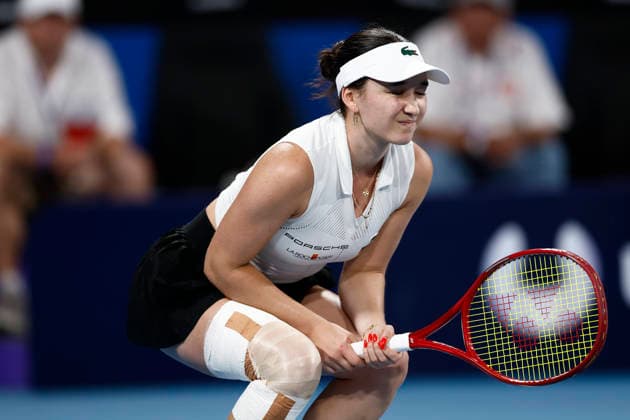 TENNIS UNITED CUP SYDNEY, Eva Lys of Team Germany squats in her Group F singles match against Iga Swiatek of team Poland during day four of the 2026 United Cup at Ken Rosewall Arena in Sydney, Monday, January 5, 2026. ( NO ARCHIVING, EDITORIAL USE ONLY SYDNEY NEW SOUTH WALES AUSTRALIA  Copyright: xMARKxEVANSx 20260105150174529545