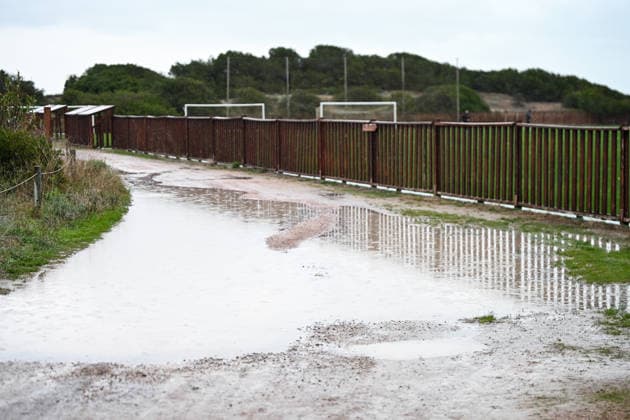 Water has collected in front of the training pitch ESP, SV Darmstadt 98, Football, 2 Bundesliga, Training camp in El Saler, 2 day, 05 01 2026 ESP, SV Darmstadt 98, Football, 2 Bundesliga, Training camp in El Saler, 2 day El Saler Copyright: xEibner-Pressefoto FlorianxWiegandx EP_FWD