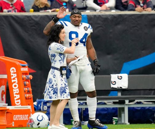 Indianapolis Colts co owner and CEO Carlie Irsay Gordon celebrates after a touchdown with Colts defensive end Tyquan Lewis 94 USA, Houston Texans vs Indianapolis Colts, NFL, Week 18, 2025 2026 Season, 04 01 2026 USA, Houston Texans vs Indianapolis Colts, NFL, Week 18, 2025 2026 Season, 04 01 2026 Houston Copyright: xEibner-Pressefoto ScottxColemanx EP_SCN