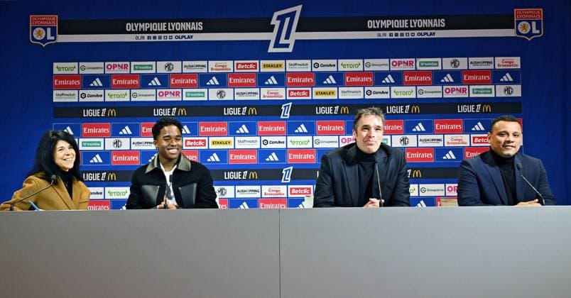 Présentation joueur OL Endrick PHOTOPQR LE PROGRES Stéphane GUIOCHON - Décines-Charpieu 05 01 2026 - Présentation joueur OL Endrick -A Décines au Groupama Training Center présentation de la recrue de l OL venue du Real Madrid, le brésilien Endrick ici avec Michael Gerlinger, directeur général de l OL et Mathieu Louis Jean Matthieu Louis-Jean, directeur technique de l OL et Isabelle Dias - Décines-Charpieu – January 5, 2026 OL player presentation: Endrick In Décines at the Groupama Training Center, presentation of Olympique Lyonnais’ new signing from Real Madrid, the Brazilian forward Endrick. Décines-Charpieu Rhône Rhône-Alpes France  Copyright: xPHOTOPQR LExPROGRES MAXPPPxStéphanexGUIOCHONx 20260105LPL0197 20260105LPL0197