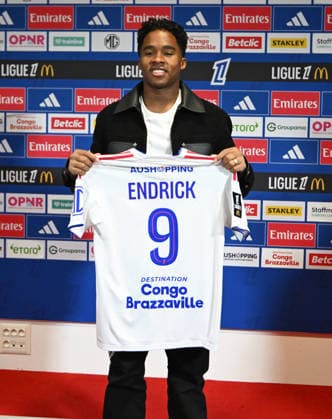 Olympique Lyonnais™ Brazilian Endrick poses with his jersey as he takes part in his official presentation press conference, PK, Pressekonferenz at the OL training centre in Lyon, Olympique Lyonnais™ Brazilian Endrick poses with his jersey as he takes part in his official presentation press conference at the OL training centre in Lyon, France, on January 5, 2026. LYONFrance  Copyright: xMouradxAllilix