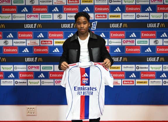Olympique Lyonnais™ Brazilian Endrick poses with his jersey as he takes part in his official presentation press conference, PK, Pressekonferenz at the OL training centre in Lyon, Olympique Lyonnais™ Brazilian Endrick poses with his jersey as he takes part in his official presentation press conference at the OL training centre in Lyon, France, on January 5, 2026. LYONFrance  Copyright: xMouradxAllilix