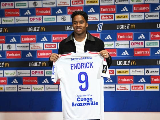Olympique Lyonnais™ Brazilian Endrick poses with his jersey as he takes part in his official presentation press conference, PK, Pressekonferenz at the OL training centre in Lyon, Olympique Lyonnais™ Brazilian Endrick poses with his jersey as he takes part in his official presentation press conference at the OL training centre in Lyon, France, on January 5, 2026. LYONFrance  Copyright: xMouradxAllilix