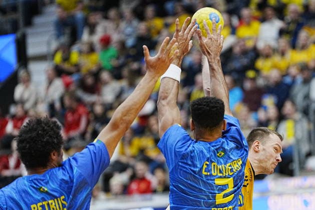 JÖNKÖPING, SWEDEN 20260105 Sweden s Felix Claar scores during Monday s international handball friendly match between Sweden and Brazil at Husqvarna Garden JÖNKÖPING SWEDEN x9200x  Copyright: xBjörnxLarssonxRosvall TTx HANDBALL SWEDEN-BRAZIL