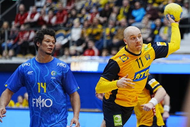 JÖNKÖPING, SWEDEN 20260105 Swedens Daniel Pettersson and Brazils Thiagus Petrus on TV during Mondays international handball training match between Sweden and Brazil at Husqvarna Garden JÖNKÖPING, SWEDEN x9200x  Copyright: xBjörnxLarssonxRosvall TTx HANDBOLL SVERIGE-BRASILIEN