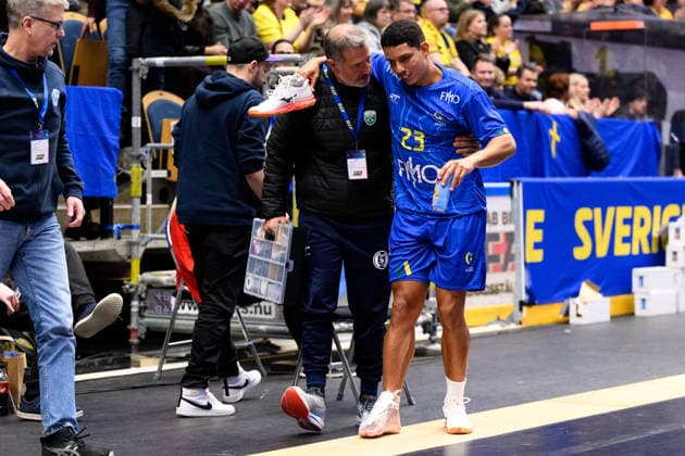260105 Marcos Antonio da Silva of Brazil in pain during the international friendly between Sweden and Brazil on January 5, 2026 in Jönköping Photo Carl Sandin BILDBYRAN code CS CS0829 handball handboll handball international friendly sverige sweden brasilien bbeng  Copyright: CARLxSANDIN BB260105CS012