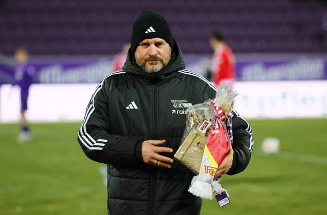 Erz.Aue - Union Berlin Testspiel Aue, 05.01.2026, eins-Erzgebirgsstadion, Fußball, Männer, Testspiel , FC Erzgebirge Aue vs. 1. FC Union Berlin , Im Bild: Geburtstagskind (54) Trainer Steffen Baumgart (Union Berlin) , *** Erz Aue Union Berlin Test match Aue, 05 01 2026, one Erzgebirgsstadion, Football, Men, Test match , FC Erzgebirge Aue vs 1 FC Union Berlin , In the picture birthday boy 54 Coach Steffen Baumgart Union Berlin , Picture Point