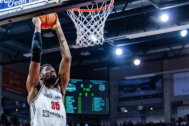 EJ Onu BMA365 Baskets Bamberg, 35 alone at the basket Telekom Baskets Bonn vs BMA365 Baskets Bamberg, Basketball, easy Credit BBL, Matchday 14, 2025 2026, 05 01 2026 Telekom Baskets Bonn vs BMA365 Baskets Bamberg, easy Credit BBL, Matchday 14, 2025 2026, 05 01 2026 Bonn Copyright: xEibner-Pressefoto GerhardxWingenx EP_GWR