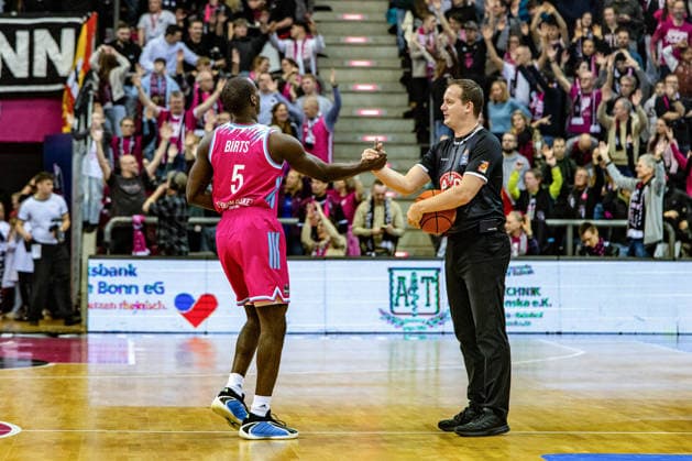 Tylan Birts Telekom Baskets Bonn, 05 at the ShakeHand with the referee Telekom Baskets Bonn vs BMA365 Baskets Bamberg, Basketball, easy Credit BBL, Matchday 14, 2025 2026, 05 01 2026 Telekom Baskets Bonn vs BMA365 Baskets Bamberg, easy Credit BBL, Matchday 14, 2025 2026, 05 01 2026 Bonn Copyright: xEibner-Pressefoto GerhardxWingenx EP_GWR
