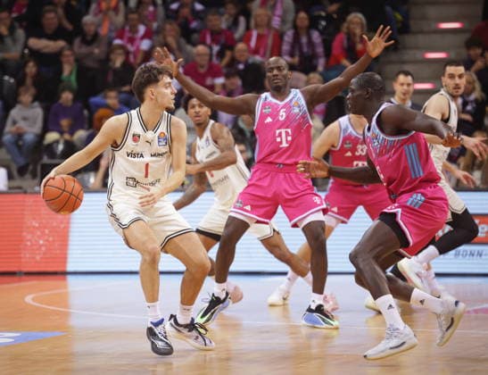 Kur Jongkuch Telekom Baskets Bonn vs Zach Ensminger BMA365 Bamberg Baskets 14 Speiltag Saison 2025 26