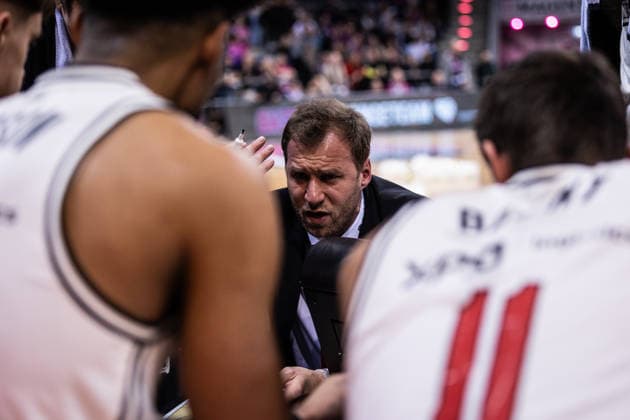 easyCredit Basketball Bundesliga, Telekom Baskets Bonn vs BMA 365 Bamberg Baskets, 05 01 2026 Anton Gavel BAMBERG BASKETS Head Coach during timeout easyCredit Basketball Bundesliga, Telekom Baskets Bonn vs BMA 365 Bamberg Baskets, 05 01 2026, Telekom Dome Bonn Copyright: xBEAUTIFULxSPORTS Derixx