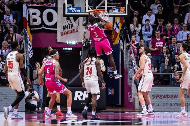 easyCredit Basketball Bundesliga, Telekom Baskets Bonn vs BMA 365 Bamberg Baskets, 05 01 2026 Tylan Birts Telekom Baskets Bonn 5 dunking easyCredit Basketball Bundesliga, Telekom Baskets Bonn vs BMA 365 Bamberg Baskets, 05 01 2026, Telekom Dome Bonn Copyright: xBEAUTIFULxSPORTS Derixx