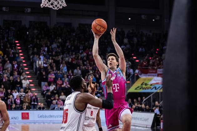 easyCredit Basketball Bundesliga, Telekom Baskets Bonn vs BMA 365 Bamberg Baskets, 05 01 2026 Grayson Murphy Telekom Baskets Bonn 7 at the basket easyCredit Basketball Bundesliga, Telekom Baskets Bonn vs BMA 365 Bamberg Baskets, 05 01 2026, Telekom Dome Bonn Copyright: xBEAUTIFULxSPORTS Derixx