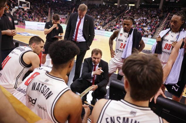 Telekom Baskets Bonn vs. Trainer ANton Gavel BMA365 Bamberg Baskets 14. Speiltag - Saison 2025 26