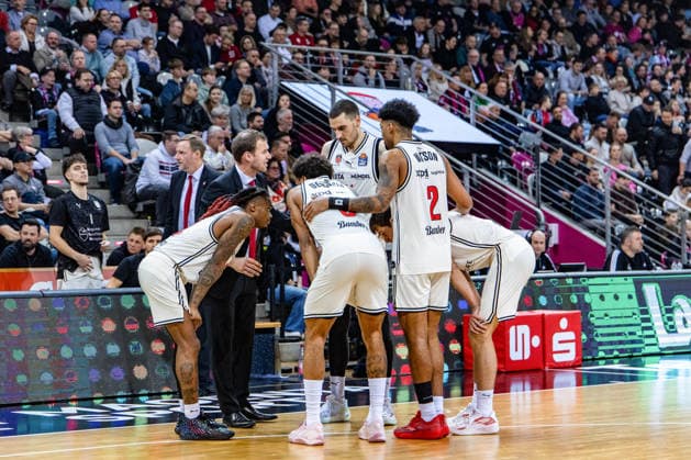 Anton Gavel BMA365 Baskets Bamberg, Head Coach gathers his players Telekom Baskets Bonn vs BMA365 Baskets Bamberg, Basketball, easy Credit BBL, Matchday 14, 2025 2026, 05 01 2026 Telekom Baskets Bonn vs BMA365 Baskets Bamberg, easy Credit BBL, Matchday 14, 2025 2026, 05 01 2026 Bonn Copyright: xEibner-Pressefoto GerhardxWingenx EP_GWR