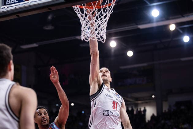 easyCredit Basketball Bundesliga, Telekom Baskets Bonn vs. BMA 365 Bamberg Baskets, 05.01.2026 Daniel Keppeler (BAMBERG BASKETS 31) mit dem Korbleger -- easyCredit Basketball Bundesliga, Telekom Baskets Bonn vs. BMA 365 Bamberg Baskets, 05.01.2026, Telekom Dome Bonn Copyright: xBEAUTIFULxSPORTS Derixx